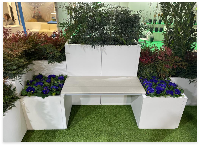 Domino tároló pad nyitott állapotban