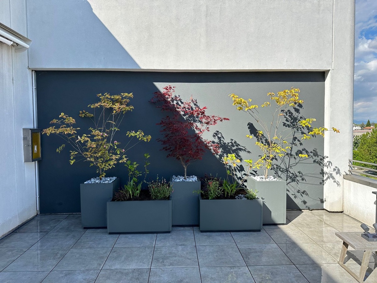 Ezüst fém virágláda