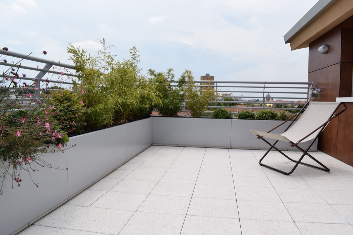 Fém Skyline virágláda ezüst színben