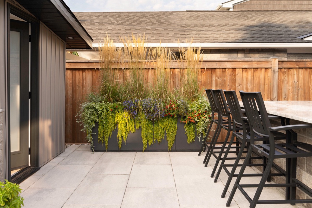 Műanyag virágláda platina szürke színben