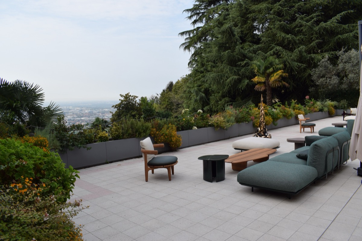 Műanyag virágláda platina szürke színben