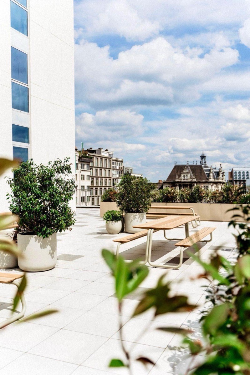 Műanyag virágláda galambszürke színben