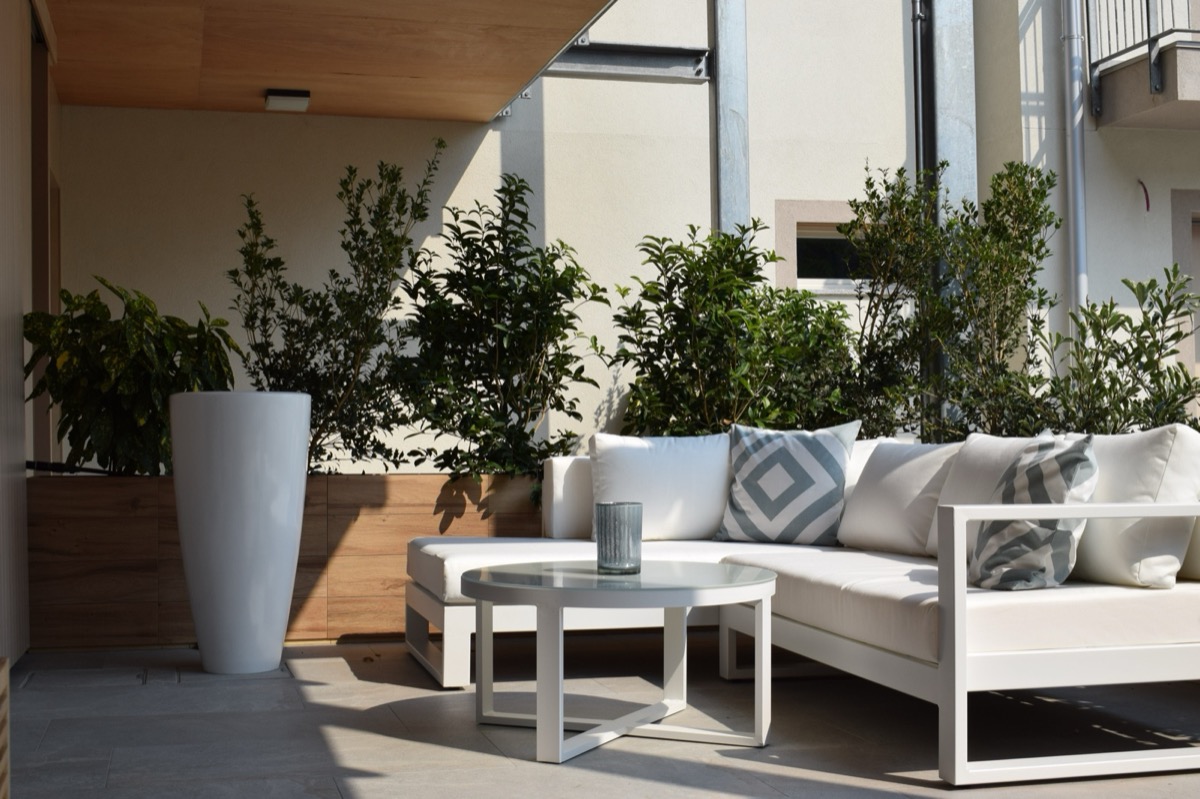 Porcelán kőedény fa hatású felülettel